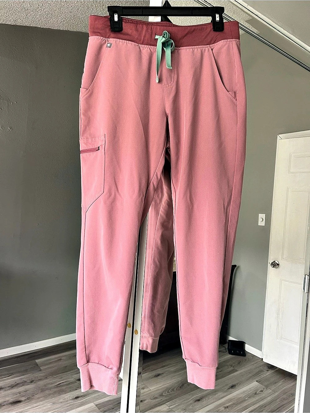FIGS Zamora Jogger Scrub Pants mauve & Green Medium